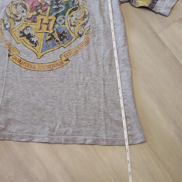 🛍Harry Potter Hogwarts Draco Dormiens Nunquam Titillandus Crest Womens Tee L‎ - Picture 4 of 5